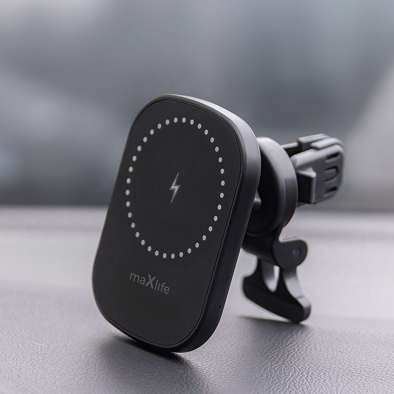 Alternative view of Maxlife car holder for air vent MXCH-16 magnetic with wireless charging black 15W